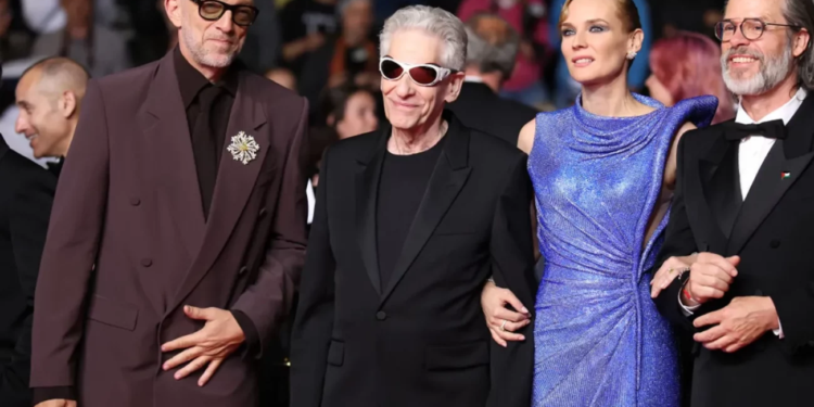 David Cronenberg’in Yeni Filmi The Shrouds, Cannes’da Seyirciyle Buluştu!