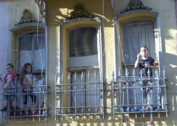 Tanrı Göçmen Çocukları Sever Mi Anne? (2019)