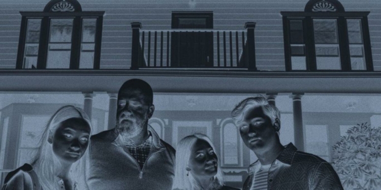 Bir Hayaletin Bakış Açısından Çekilen Korku Filmine Övgü Yağmuru!