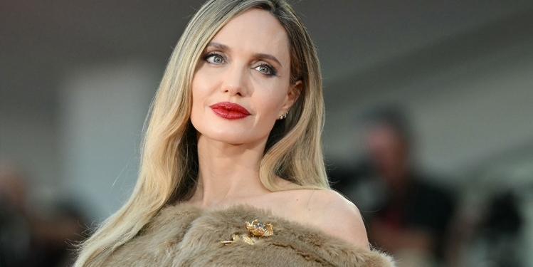 Angelina Jolie Yeni Filminin Çekimleri İçin Paris’te