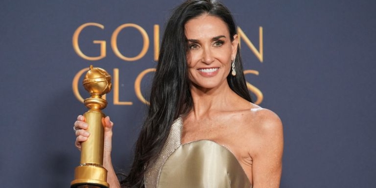 Demi Moore 45 Yıllık Kariyerindeki İlk Ödülünü Kazandı!