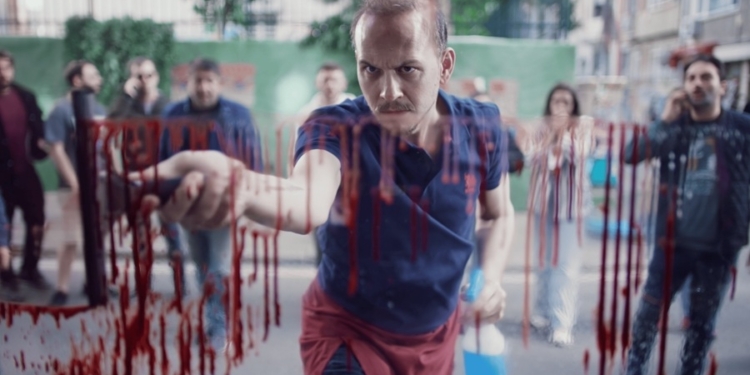 İstanbul Prömiyerine Büyük İlgi! “Sinek Gibi” Beyoğlu Sineması’nda İzleyiciyle Buluştu