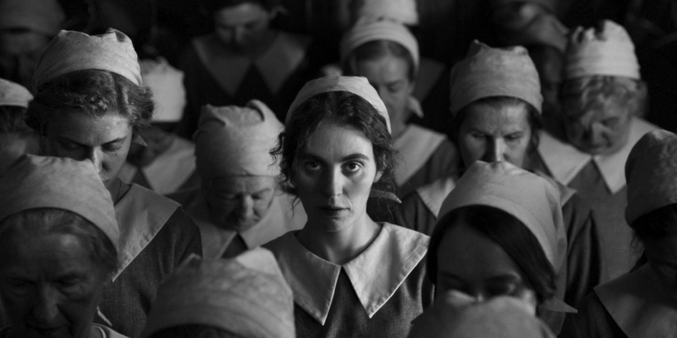 The Girl with the Needle (2024): Bir Varmış Bir Yokmuş