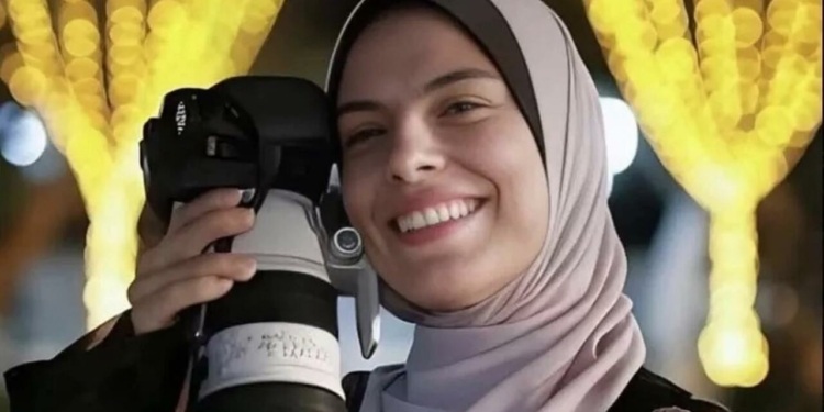 Cannes Seçkili Filmin Başrol Oyuncusu Fatma Hassona İsrail Tarafından Katledildi