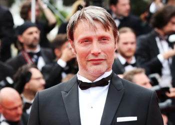 Mads Mikkelsen’li Sirius Cannes’ta Dikkatleri Üzerine Çekti