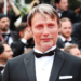 Mads Mikkelsen’li Sirius Cannes’ta Dikkatleri Üzerine Çekti