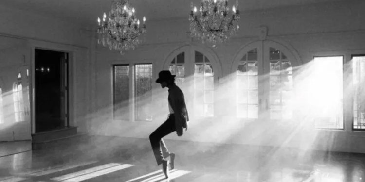 Michael Jackson Biyografisi Michael’ın Vizyon Tarihi 2026’ya Ertelenebilir!