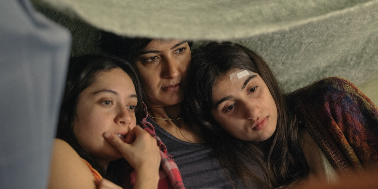 Kadınlık, Sessizlik ve Çatlaklar: September Says (2024)