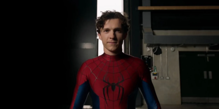 Tom Holland Yeni Spider-Man Kostümünü Paylaştı