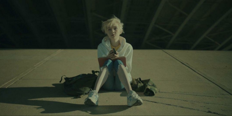 Kurtlarla Koşan Modern Bir Kadın: Come True (2020)