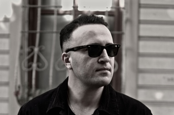 Tayfun Belet ile Geçmişin İzini Sürmek: Roman Gibi (2025) Filmi Hakkında Bir Söyleşi