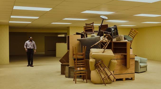 Tanıdık Bir Kâbusu Takip Etmek: Backrooms (2026)