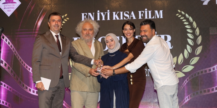 1. Çatalca Film Festivali’nde Altın Erguvan Ödülleri Sahiplerini Buldu