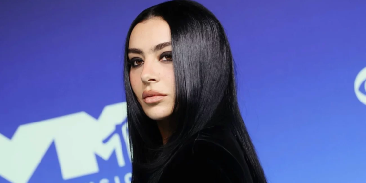 Charli xcx, Martin Scorsese’nin Yeni Filminde Leonardo DiCaprio ve Jennifer Lawrence ile Buluşuyor