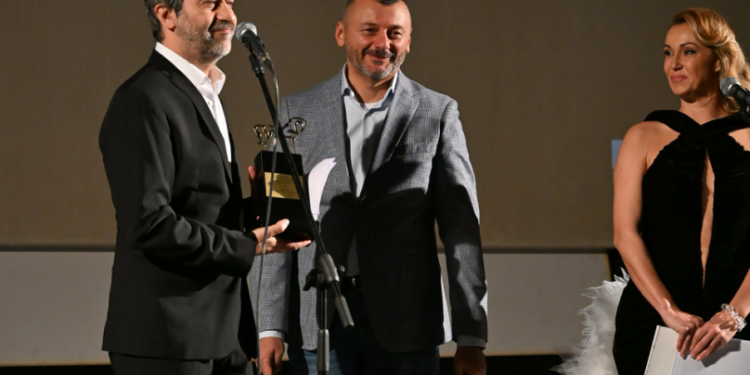 Emin Alper’e Kinenova’da Dünya Sinema Sanatına Üstün Katkı Ödülü